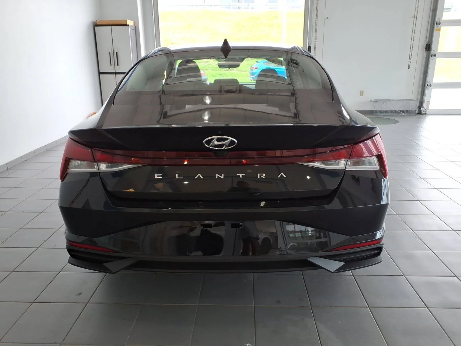 Used 2023 Phantom Black Hyundai SEL image 6