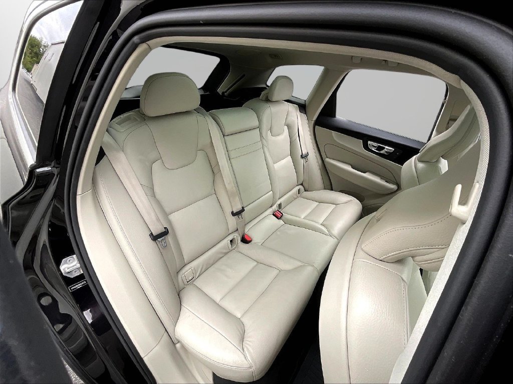 Used 2019 Black Volvo T6 Inscription image 24