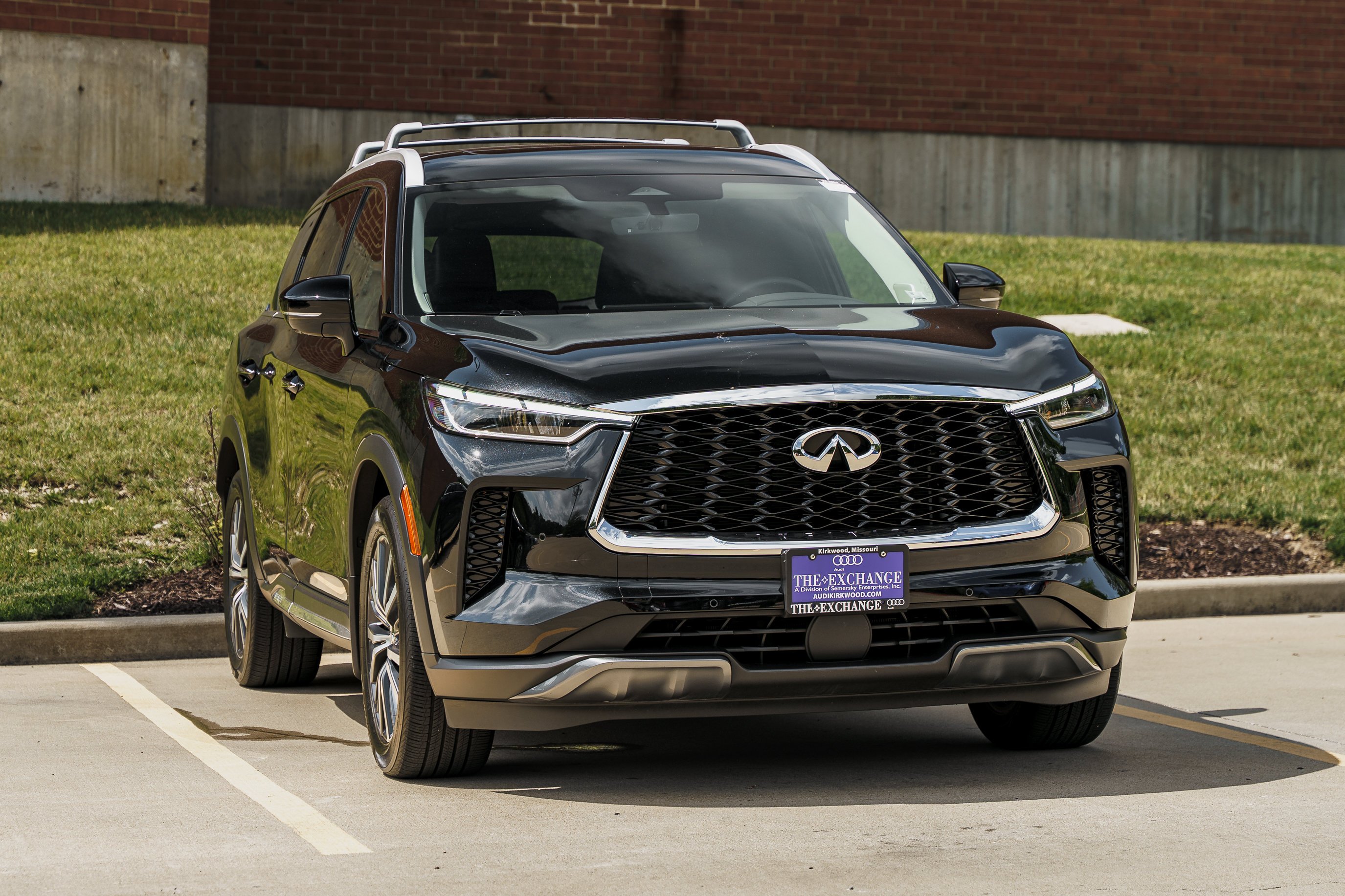 Used 2024 Mineral Black INFINITI SENSORY image 2
