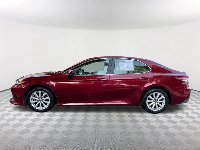 Used 2018 Red Toyota LE image 8