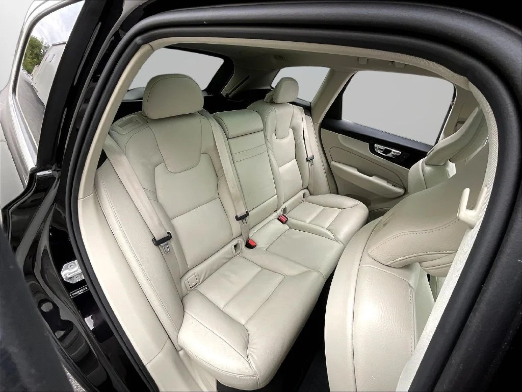 Used 2019 Onyx Black Metallic Volvo T6 Inscription image 24