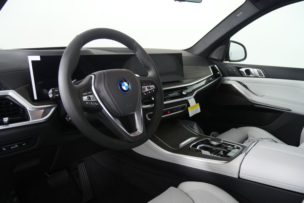 Used 2026 Dravit Grey Metallic BMW xDrive50e image 13