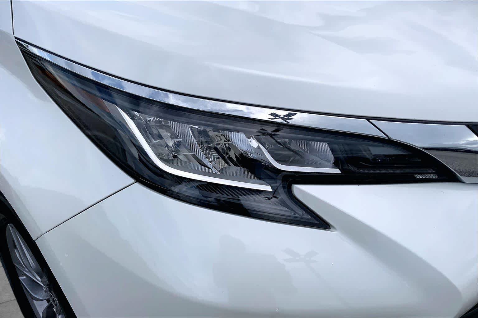 Used 2021 Blizzard Pearl Toyota XLE image 27