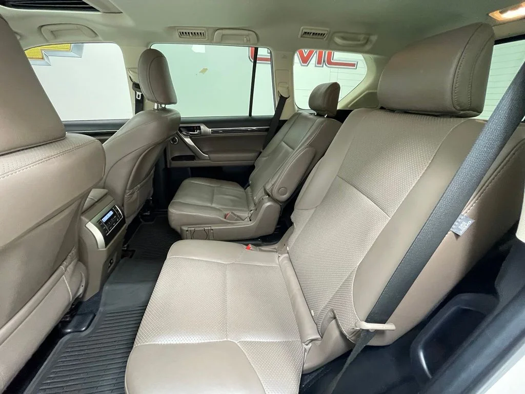 Used 2021  Lexus 460 Luxury image 12