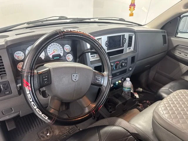 Used 2008 Black Dodge SLT image 13