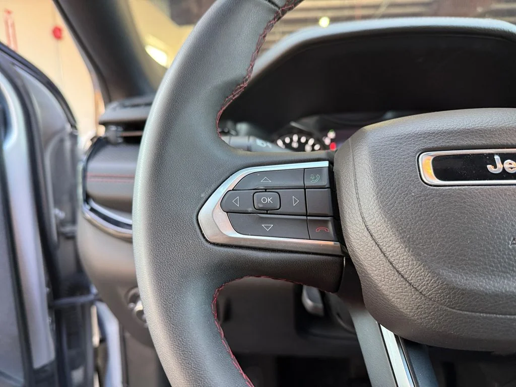 Used 2025 Silver Jeep Trailhawk image 24