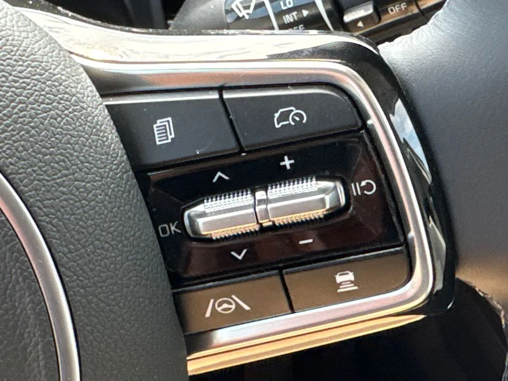 2025 Kia Sorento S - Photo 25
