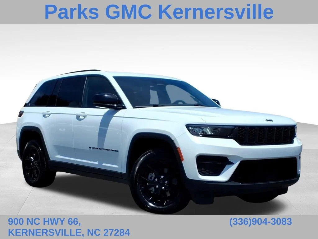 Used 2025 White Jeep Altitude 4x4 image 1