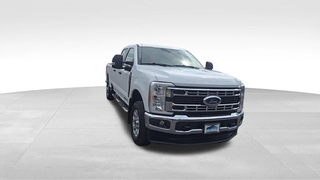 Used 2023 White Ford XLT image 2