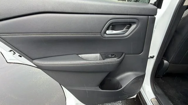 2026 Nissan Rogue Dark Armor - Photo 15