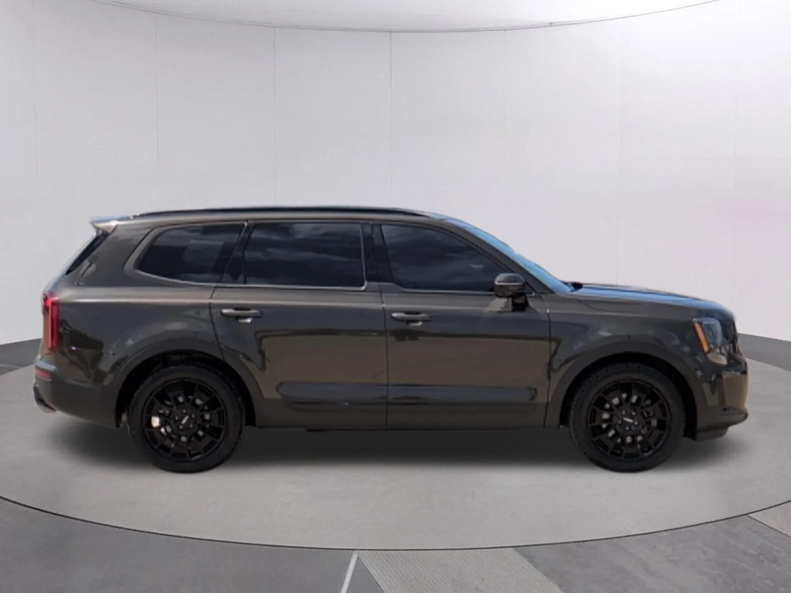 Used 2022 Dark Moss Kia SX image 9