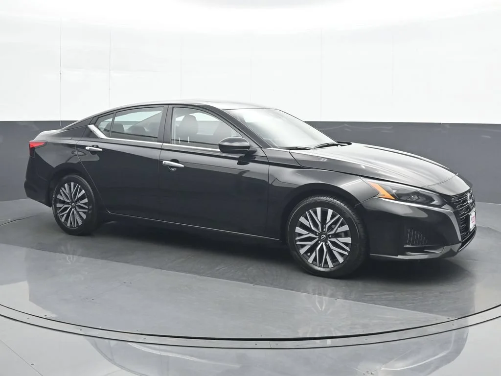 Used 2024 Black Nissan 2.5 SV image 8