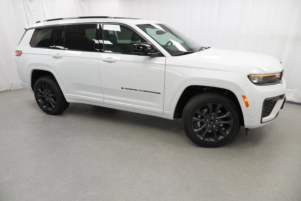 New 2026 Bright White Clear-Coat Exterior Paint Jeep Limited Reserve image 9