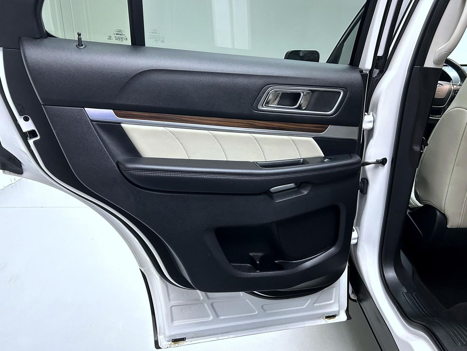 Used 2019 White Ford Limited image 21