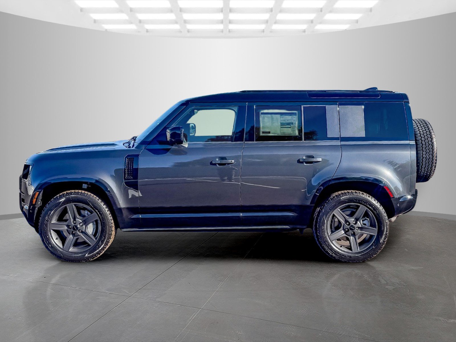 New 2026 Carpathian Grey Land Rover X-Dynamic SE image 2