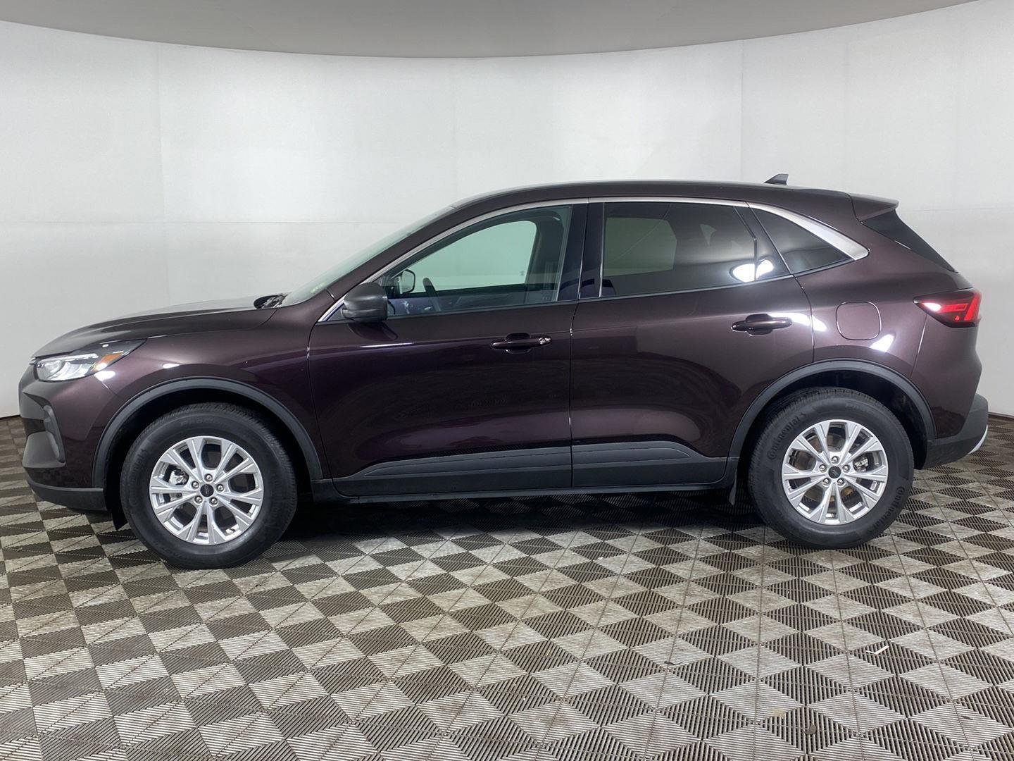 Used 2023 Cinnabar Red Ford Active image 27