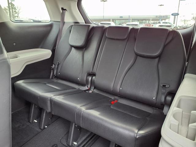 Used 2024 White Kia  image 21