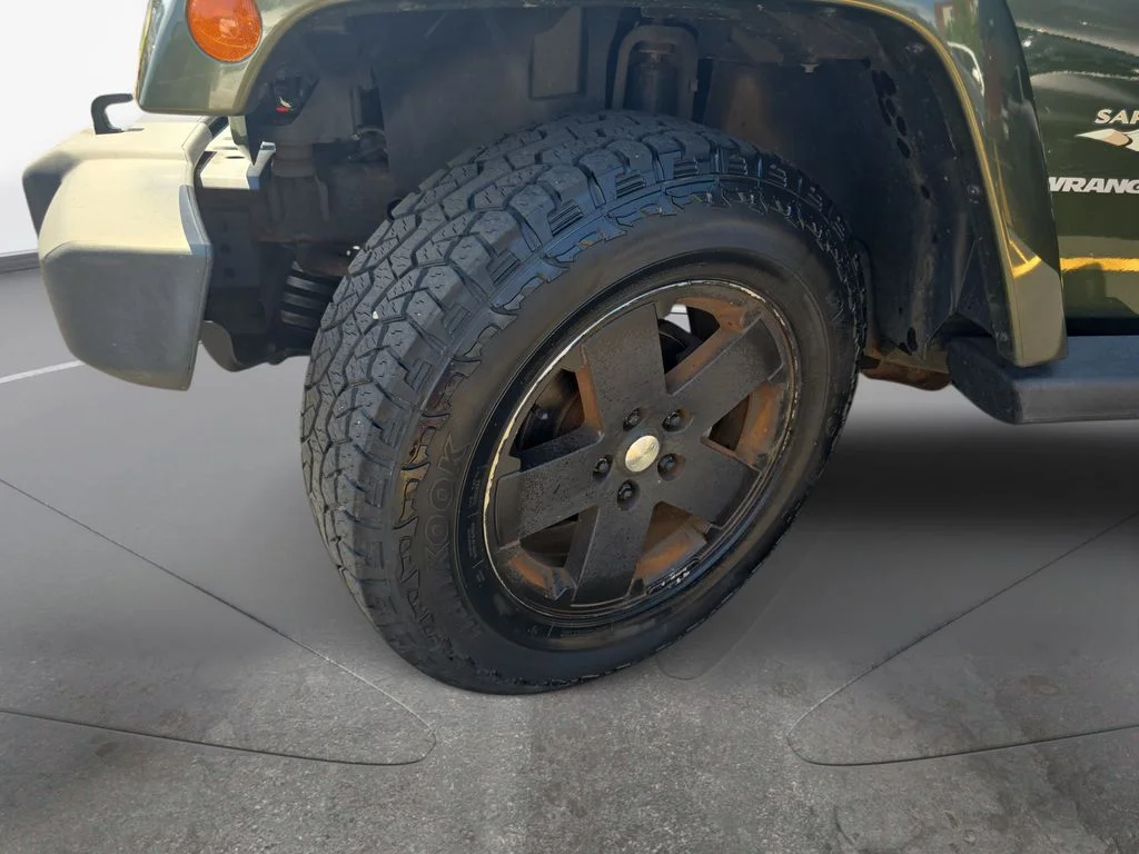 Used 2008 Green Jeep Sahara image 23