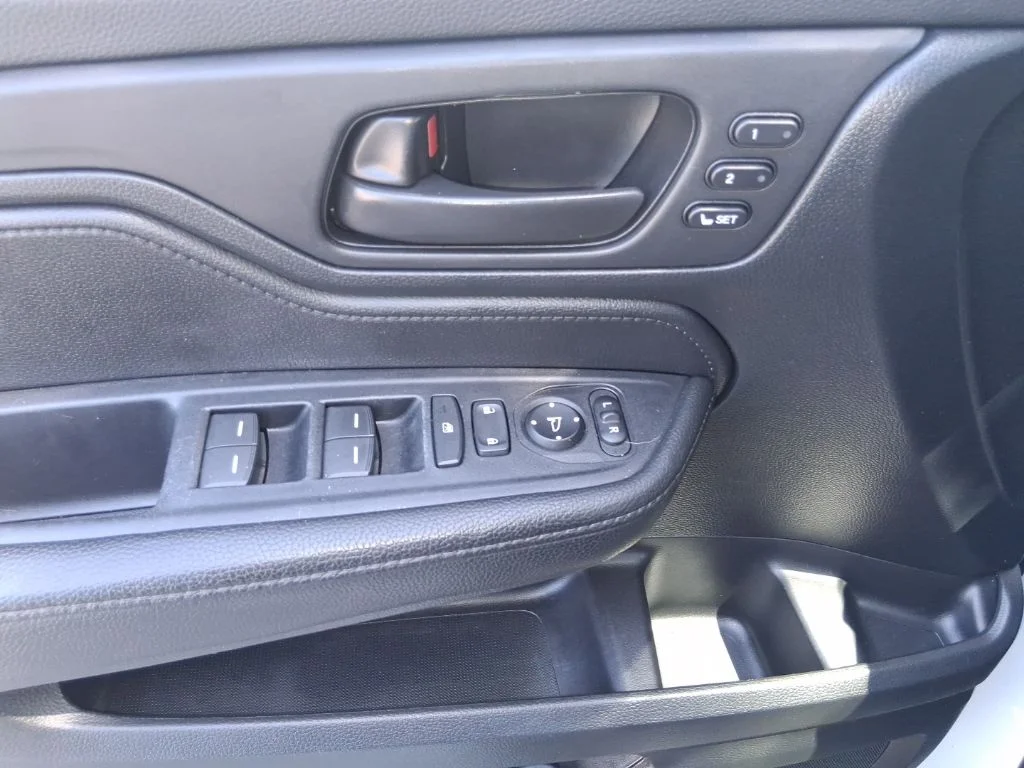 Used 2023  Honda Sport image 15