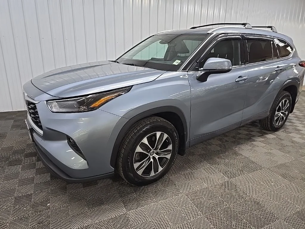 Used 2022 Blue Toyota XLE image 8