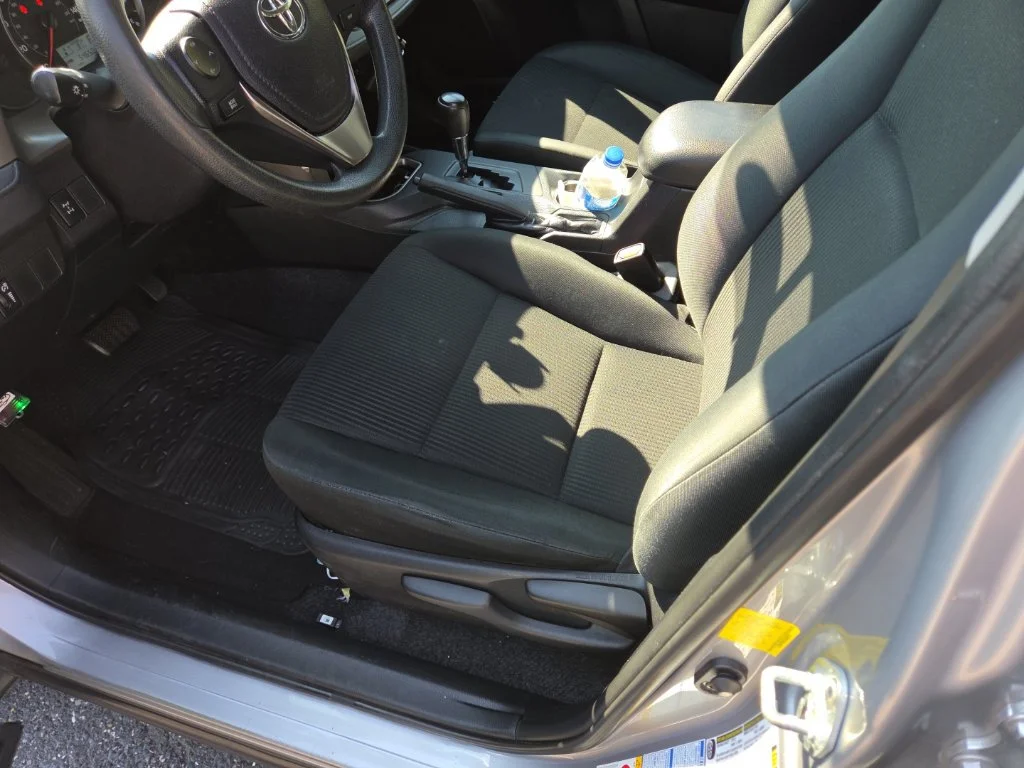 Used 2016 Silver Toyota LE image 13