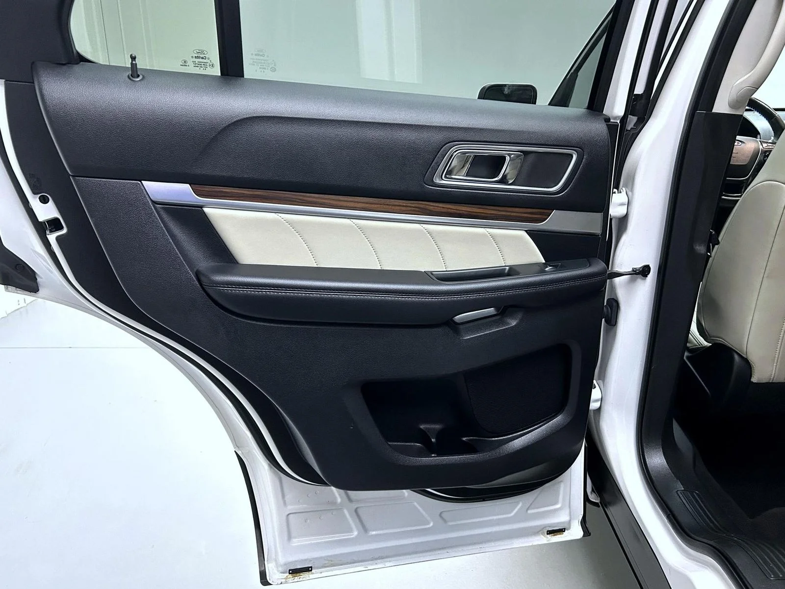 Used 2019 White Ford Limited image 21