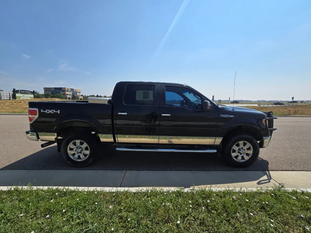 Used 2011 Tuxedo Black Metallic Ford XLT image 6
