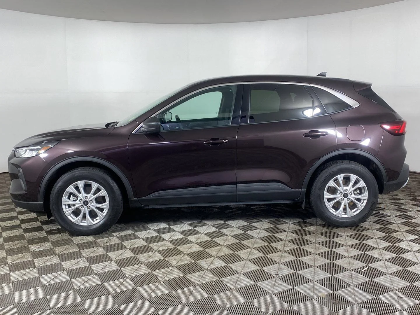 Used 2023 Cinnabar Red Ford Active image 27