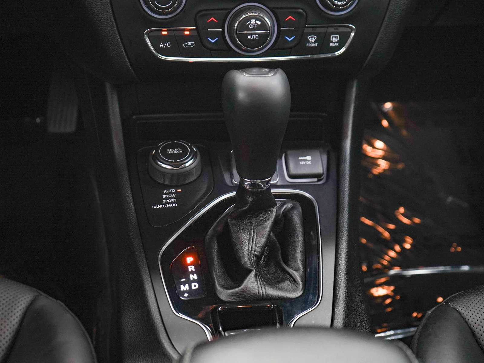 Used 2019 Bright White Clearcoat Jeep Limited image 18