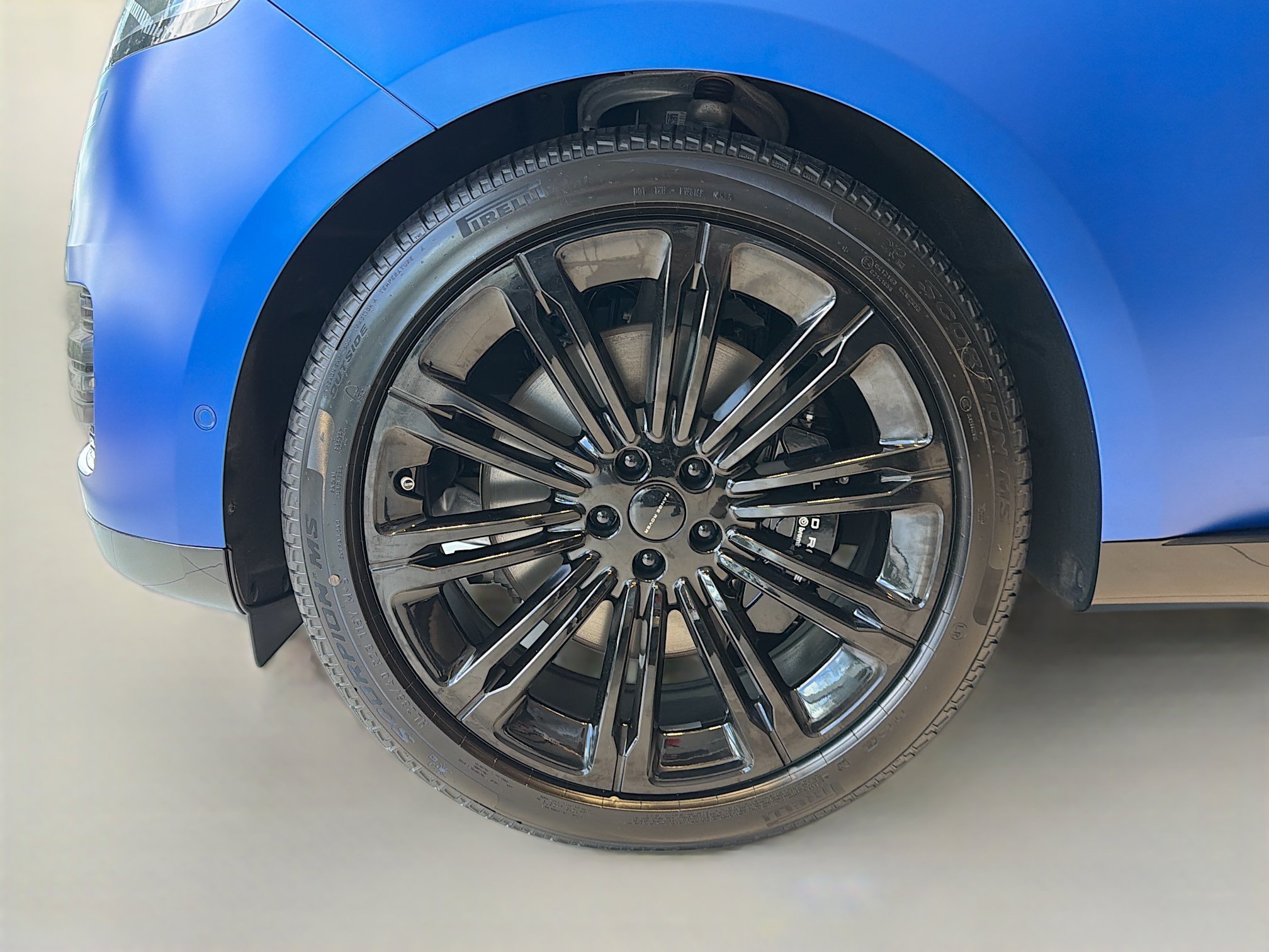 New 2026 Velocity Blue Satin Land Rover Autobiography image 38