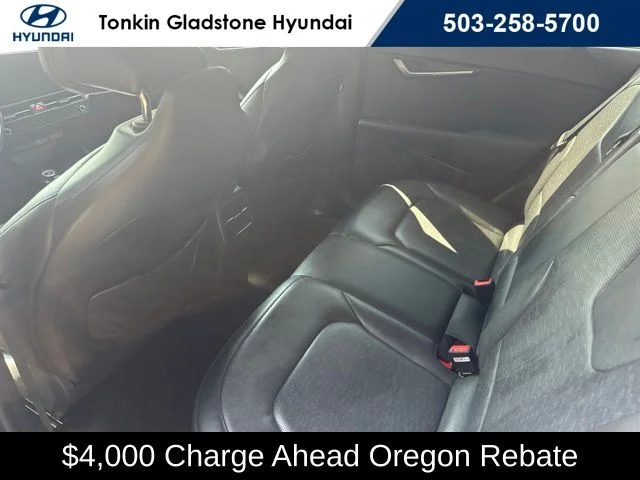 Used 2023 Snow White Pearl Kia Wave image 17