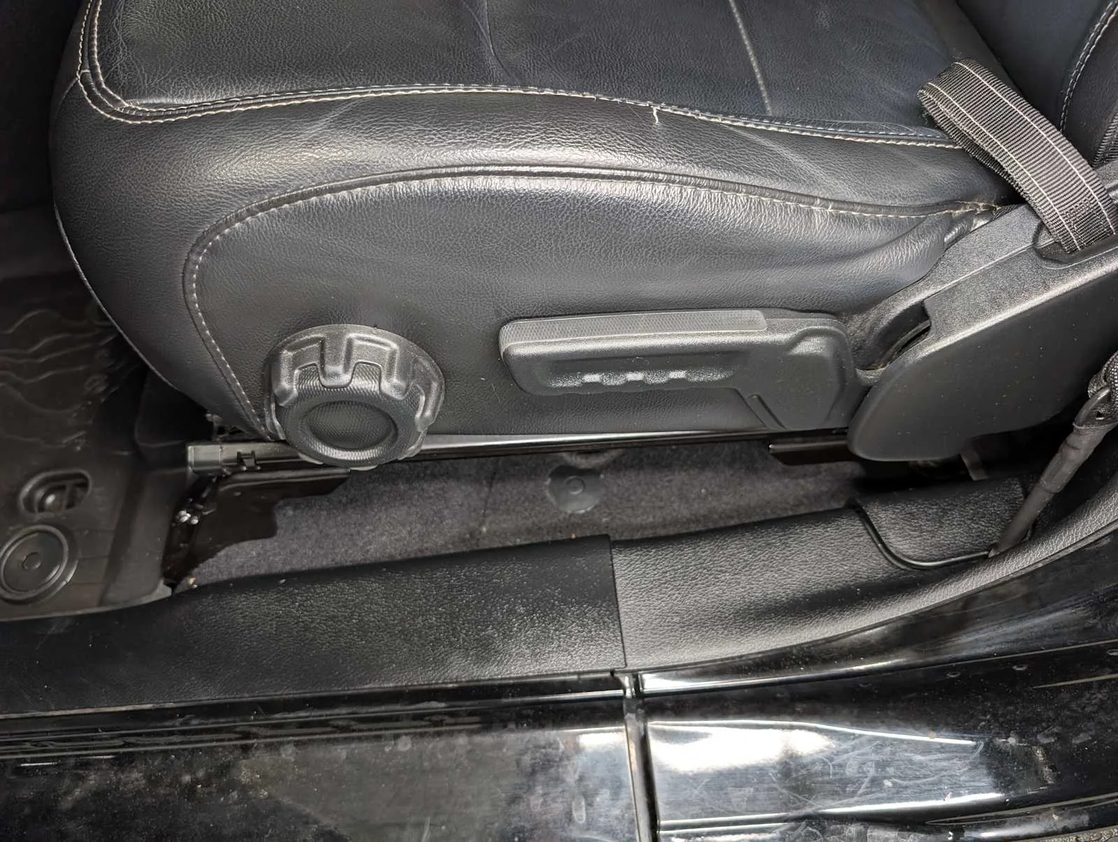 Used 2018 Black Clearcoat Jeep Sahara image 28