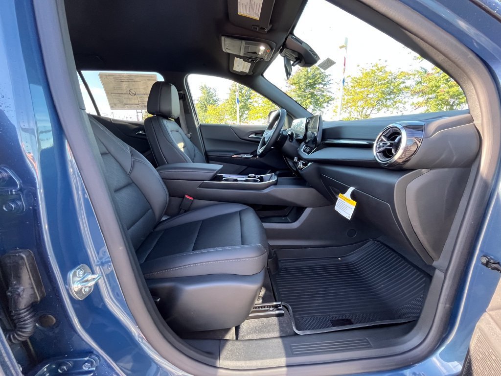 2027 Chevrolet Equinox LT - Photo 10