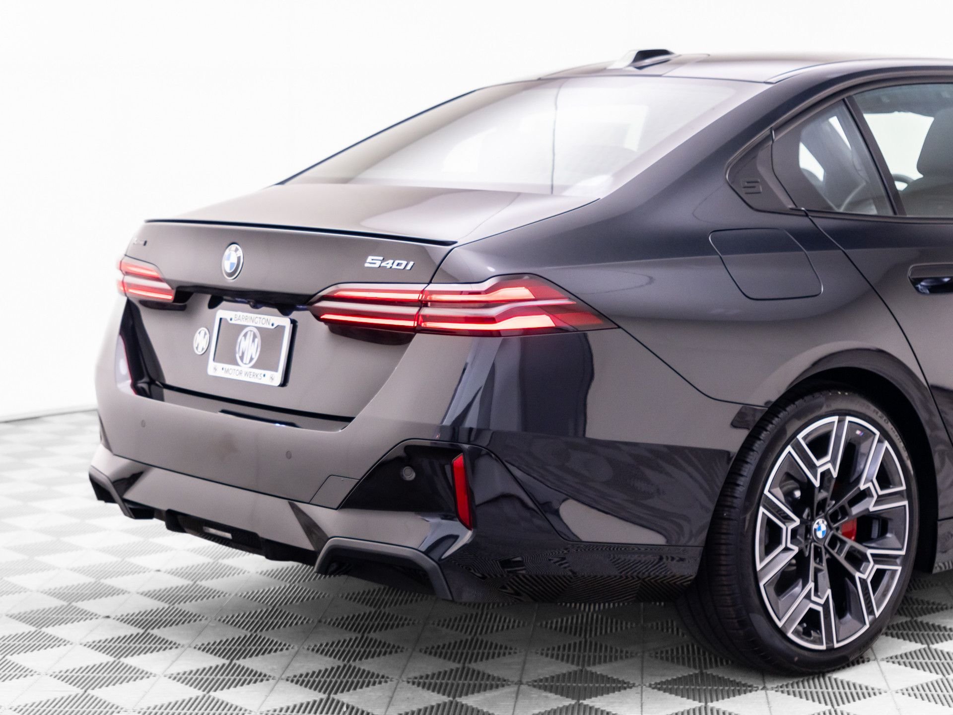 New 2027 Black Sapphire Metallic BMW 540i xDrive image 36