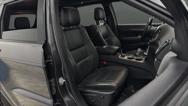 Used 2021 Crystal Metallic Jeep Limited image 25