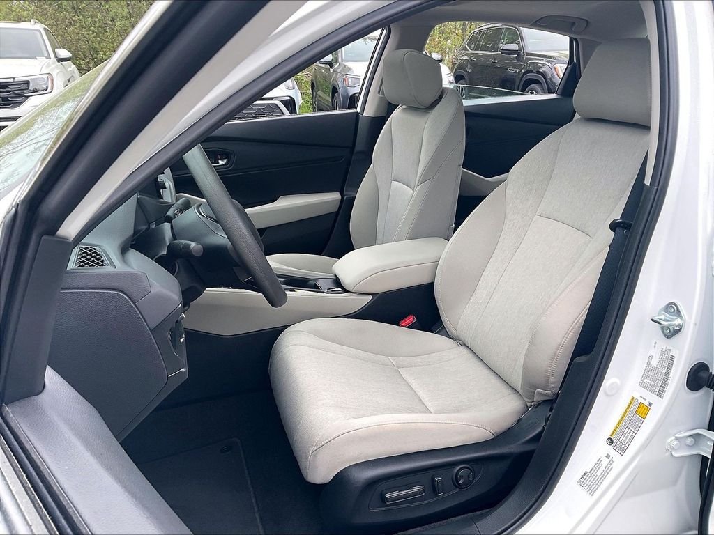 Used 2023 White Honda EX image 10
