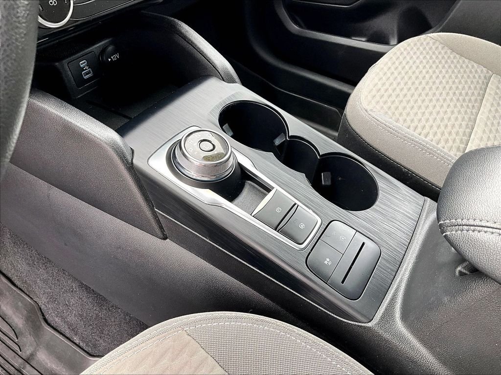 Used 2022 White Ford SE image 20