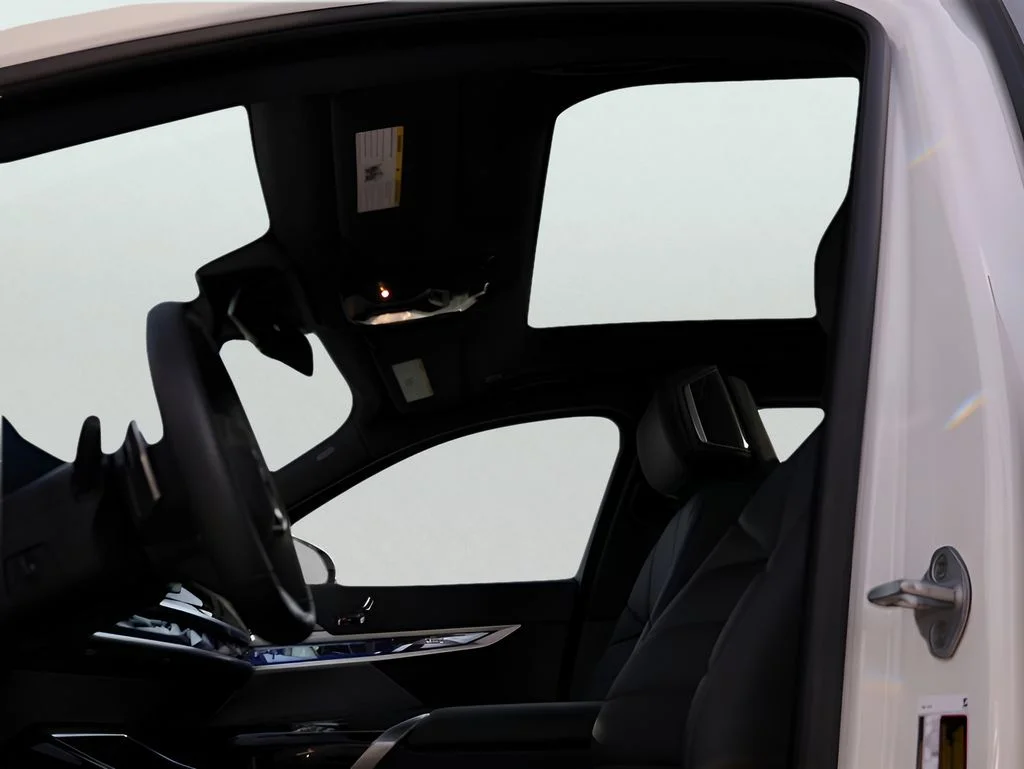 2025 BMW 7 Series 740i - Photo 41