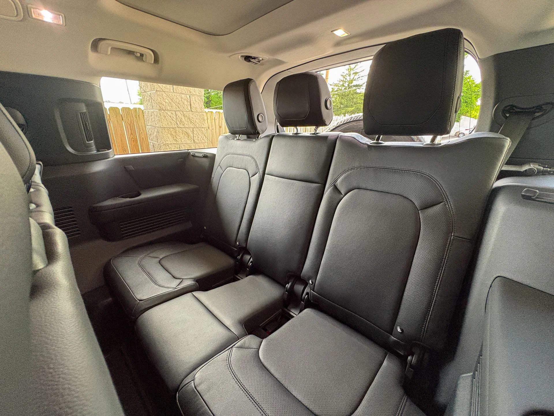 Used 2024 Gray Land Rover P300S image 30