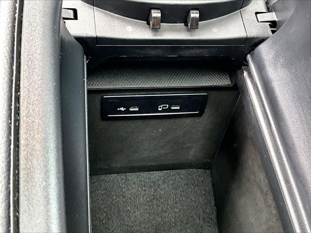 Used 2022 Black Mercedes-Benz GLC 300 image 27