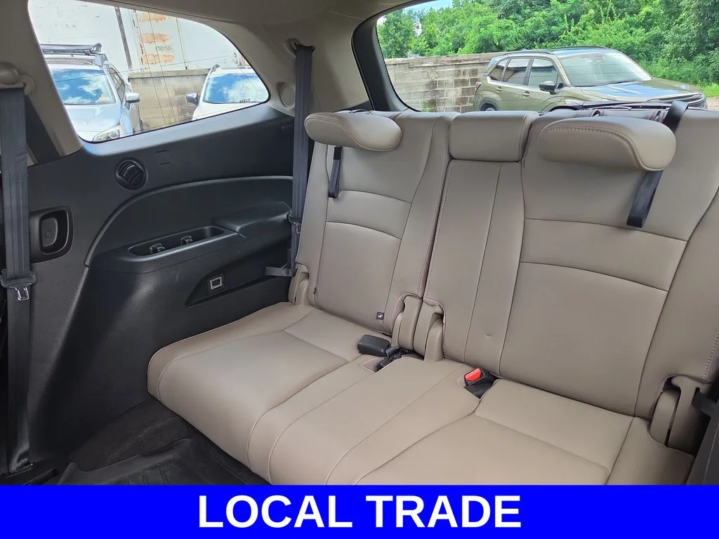 Used 2016 White Honda Touring image 19