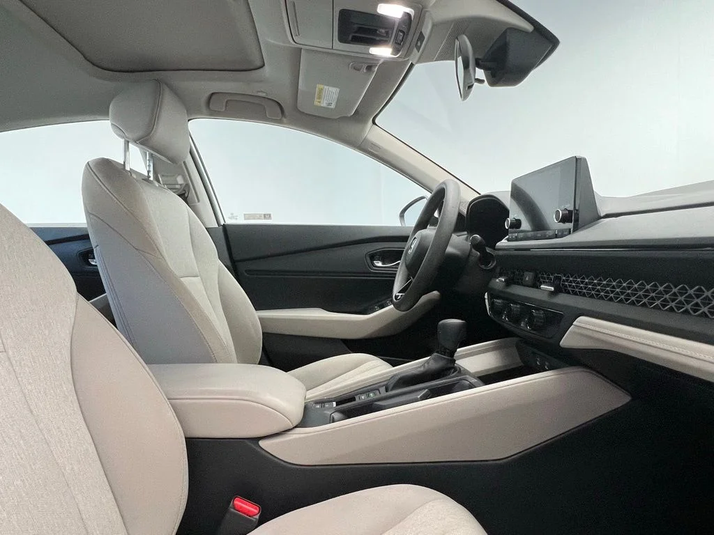 Used 2023 White Honda EX image 6
