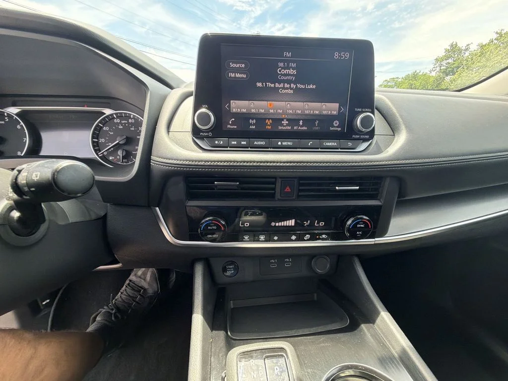 Used 2025 Gray Nissan SV image 18