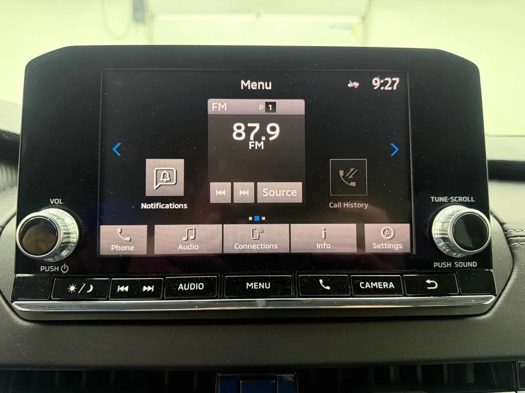 Used 2023  Mitsubishi ES image 5