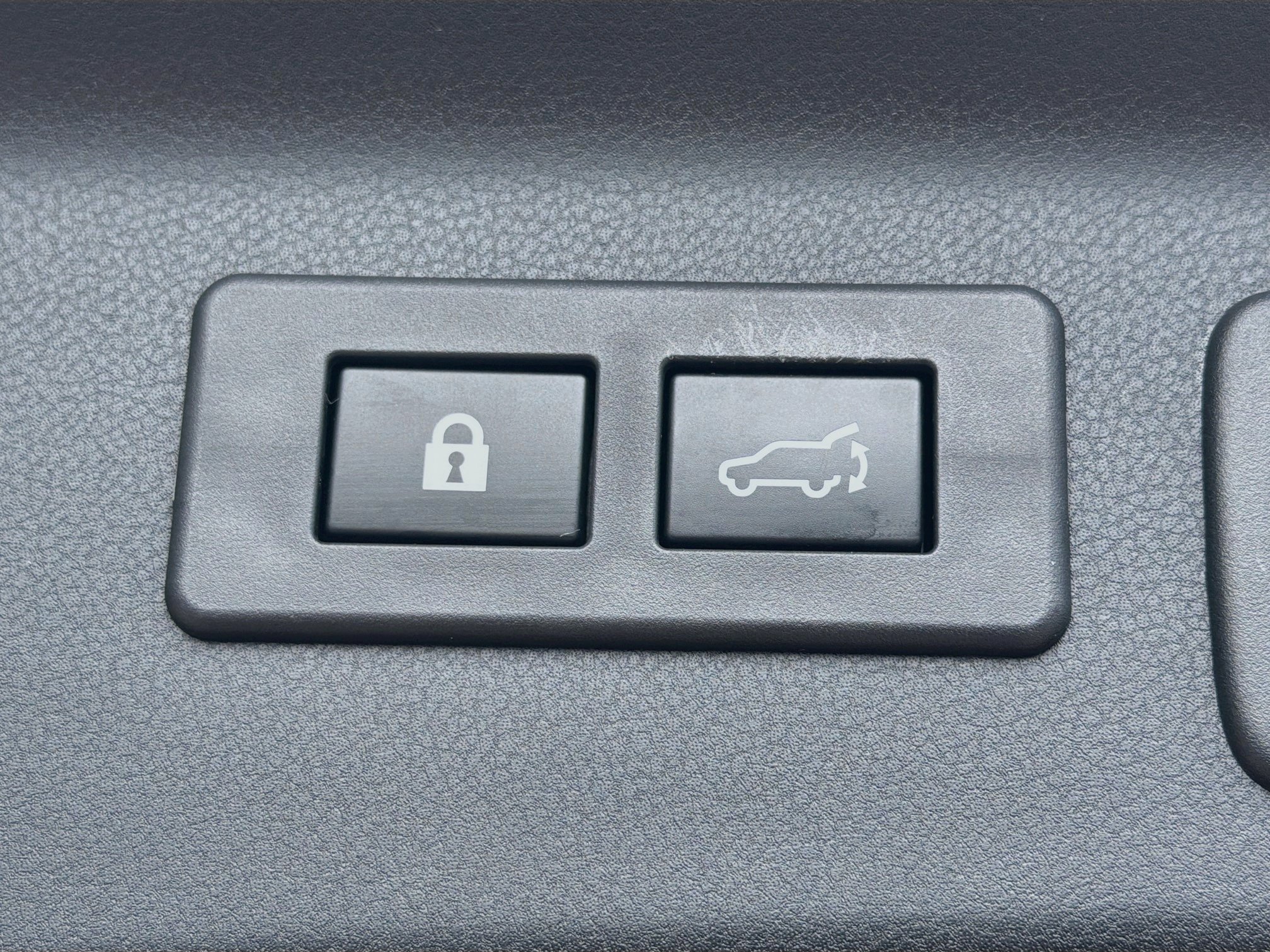 Used 2025 Crystal White Pearl Subaru Premium image 13