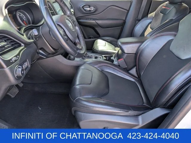 Used 2019 White Jeep Trailhawk image 18
