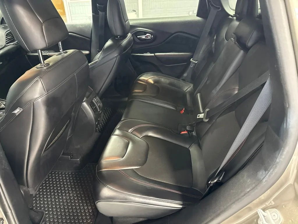 Used 2021 Beige Jeep Trailhawk image 18