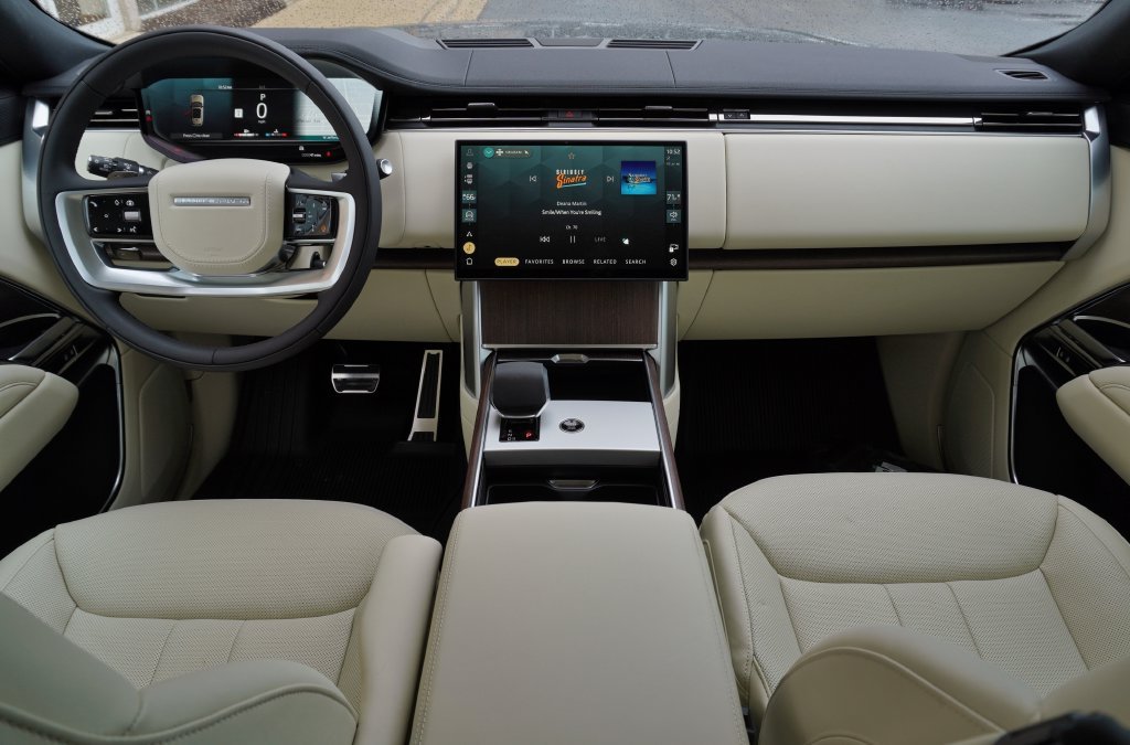 New 2026 Santorini Black Land Rover SE image 9