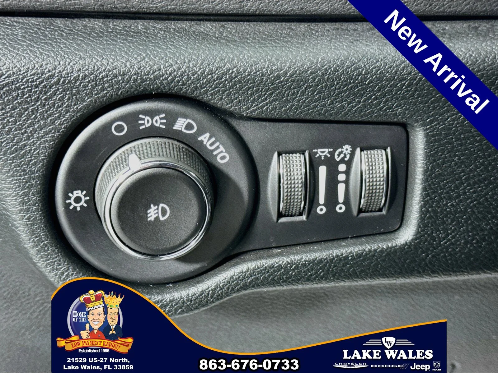 Used 2026 White Chrysler Select image 10