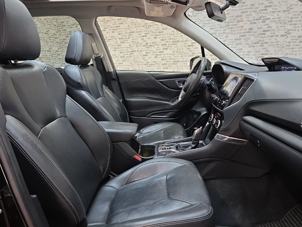 Used 2021 Crystal Black Silica Subaru Touring image 8